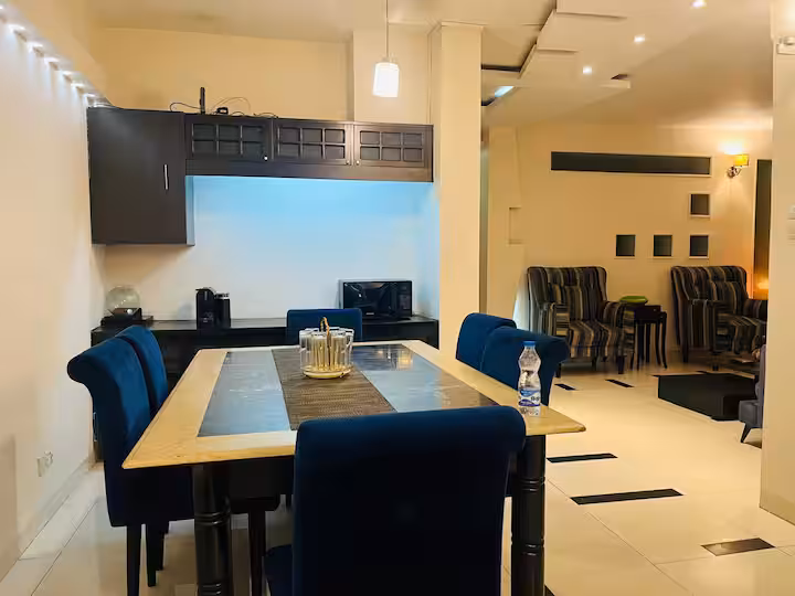 Shared dining area · Banani